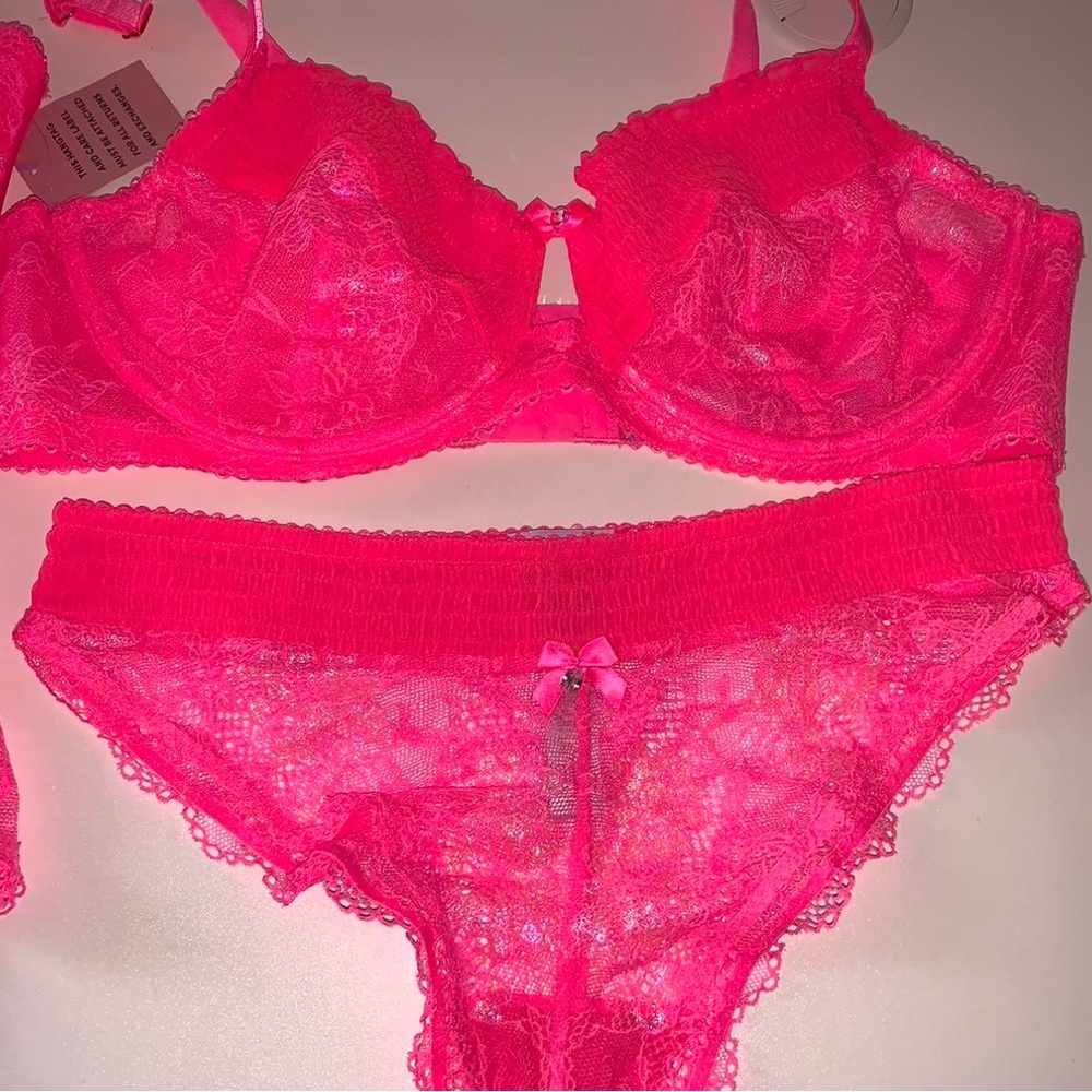Savage x Fenty Bras | NWT | Pink Rosebud | 38DD |